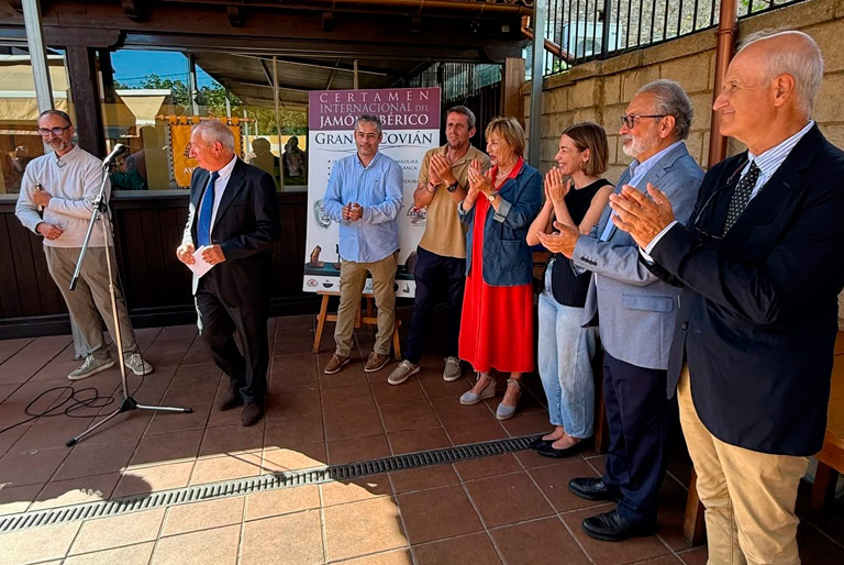 Acto de entrega del premio a la Dra. Olaya de Dios